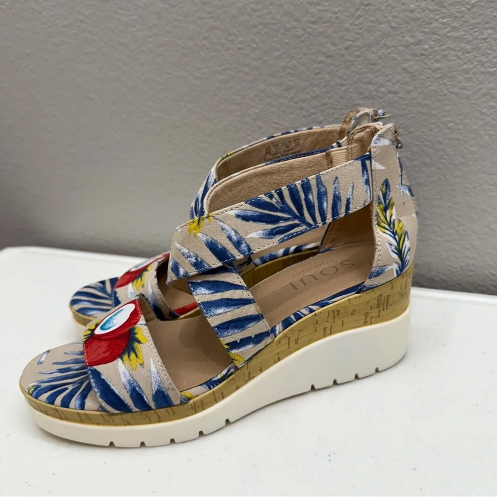 SOUL Naturalizer Goodtimes Crisscross Wedge Sandals Size 8 Tropical Blue Floral